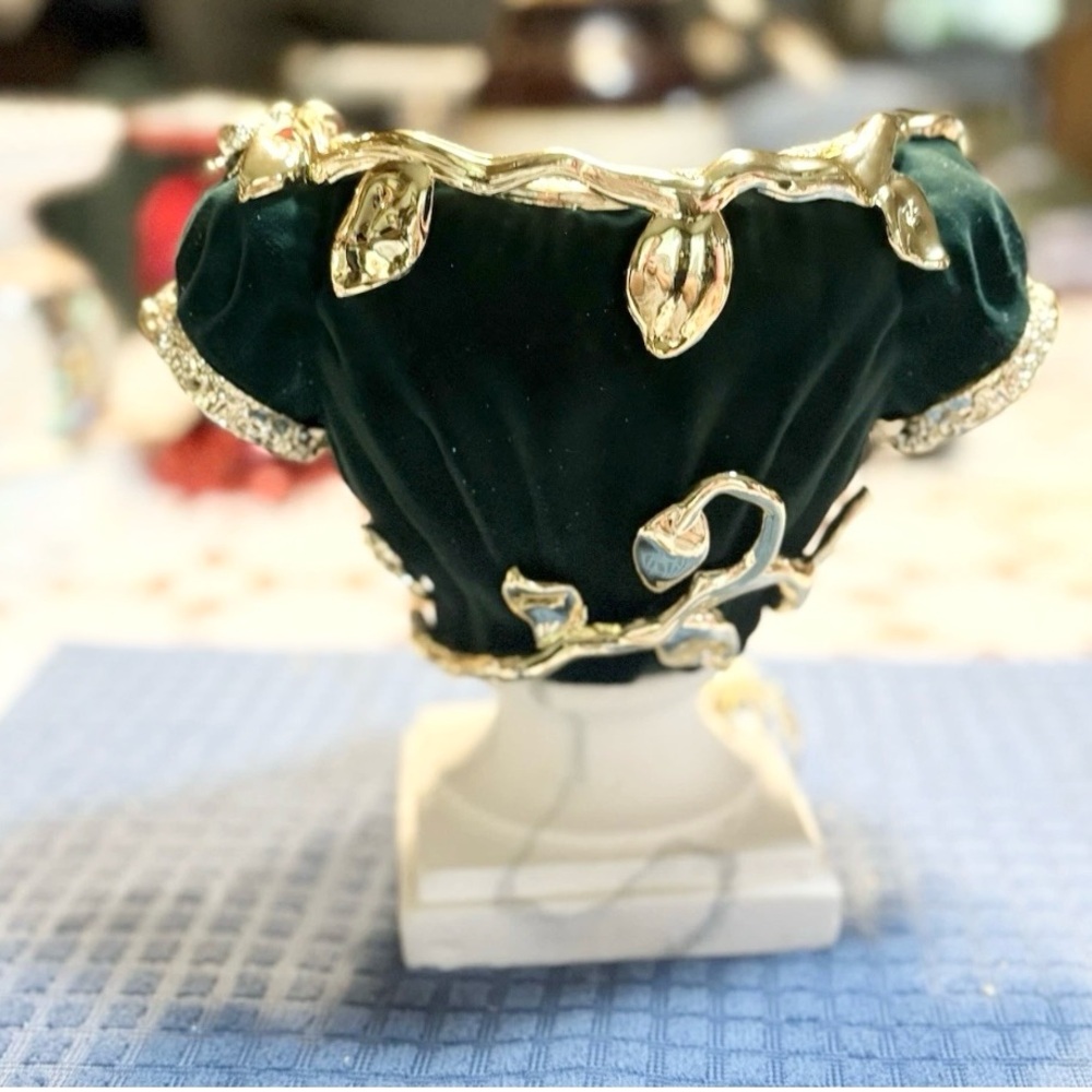 Bath & Body Works HEADLESS BUST 3-Wick Candle "Marble" Pedestal HALLOWEEN Green - Picture 9 of 13